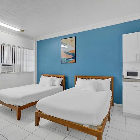 Private Hallandale Beach Studio Wbath Walking Distance To The Beach Pool Free Parking المظهر الخارجي الصورة