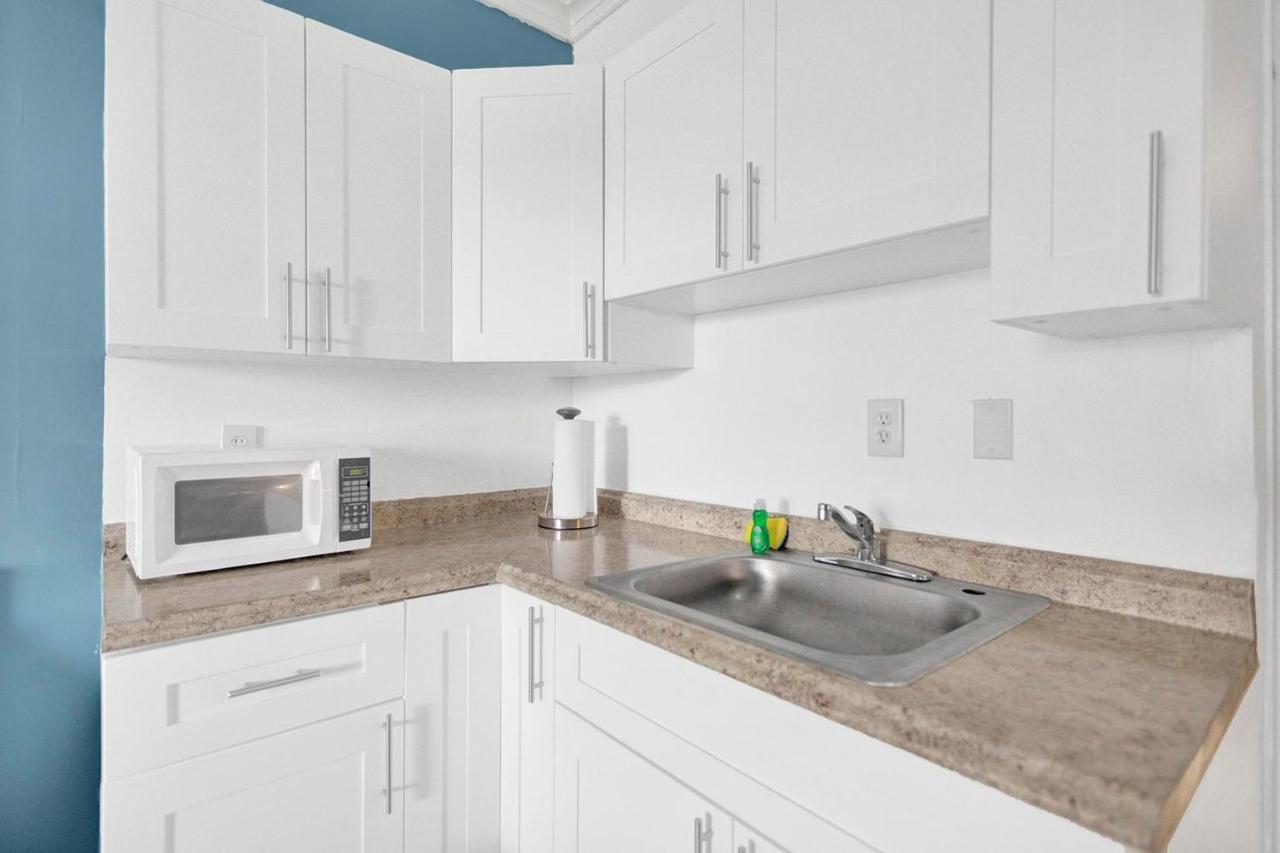 Private Hallandale Beach Studio Wbath Walking Distance To The Beach Pool Free Parking المظهر الخارجي الصورة