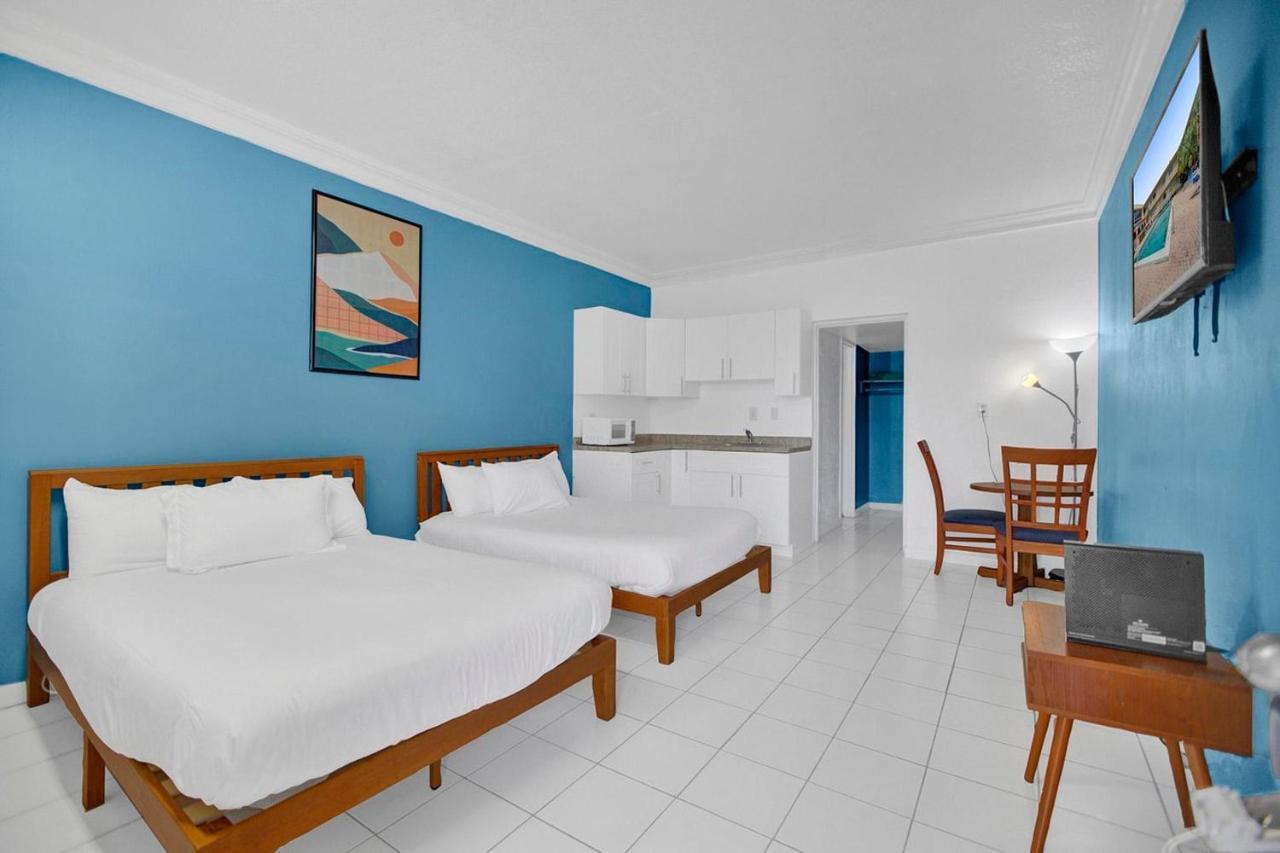 Private Hallandale Beach Studio Wbath Walking Distance To The Beach Pool Free Parking المظهر الخارجي الصورة